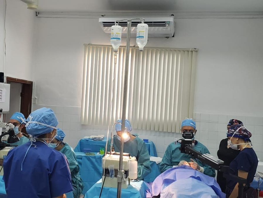 En brigada Hospital Santa Bárbara integrado realiza operaciones de catarata